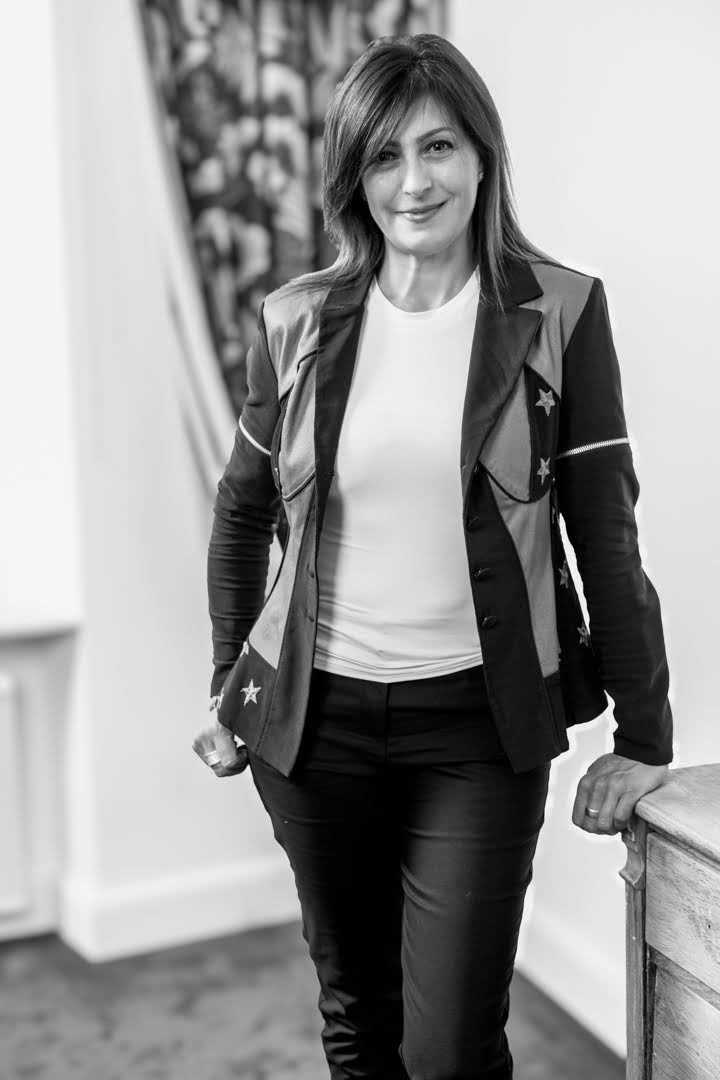 Irena Dos SANTOS, Receptionist Irena Dos SANTOS, Receptionist